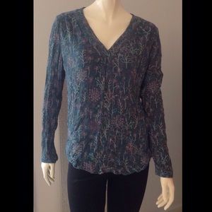 hinge Long Sleeve Crinkle Top